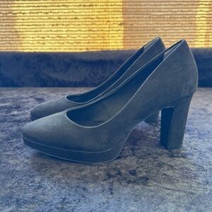 Anne Klein Black Suede Heels Size 10.5